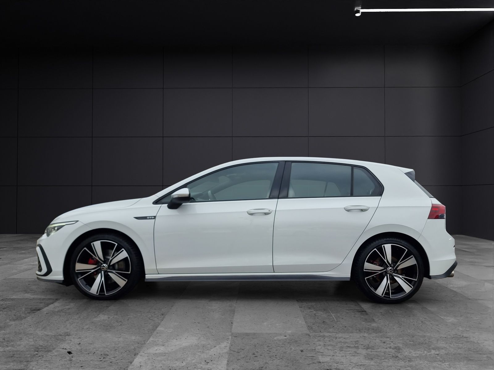 Fahrzeugabbildung Volkswagen Golf VIII GTD Business DSG LED+ ACC 18" SH PDC N