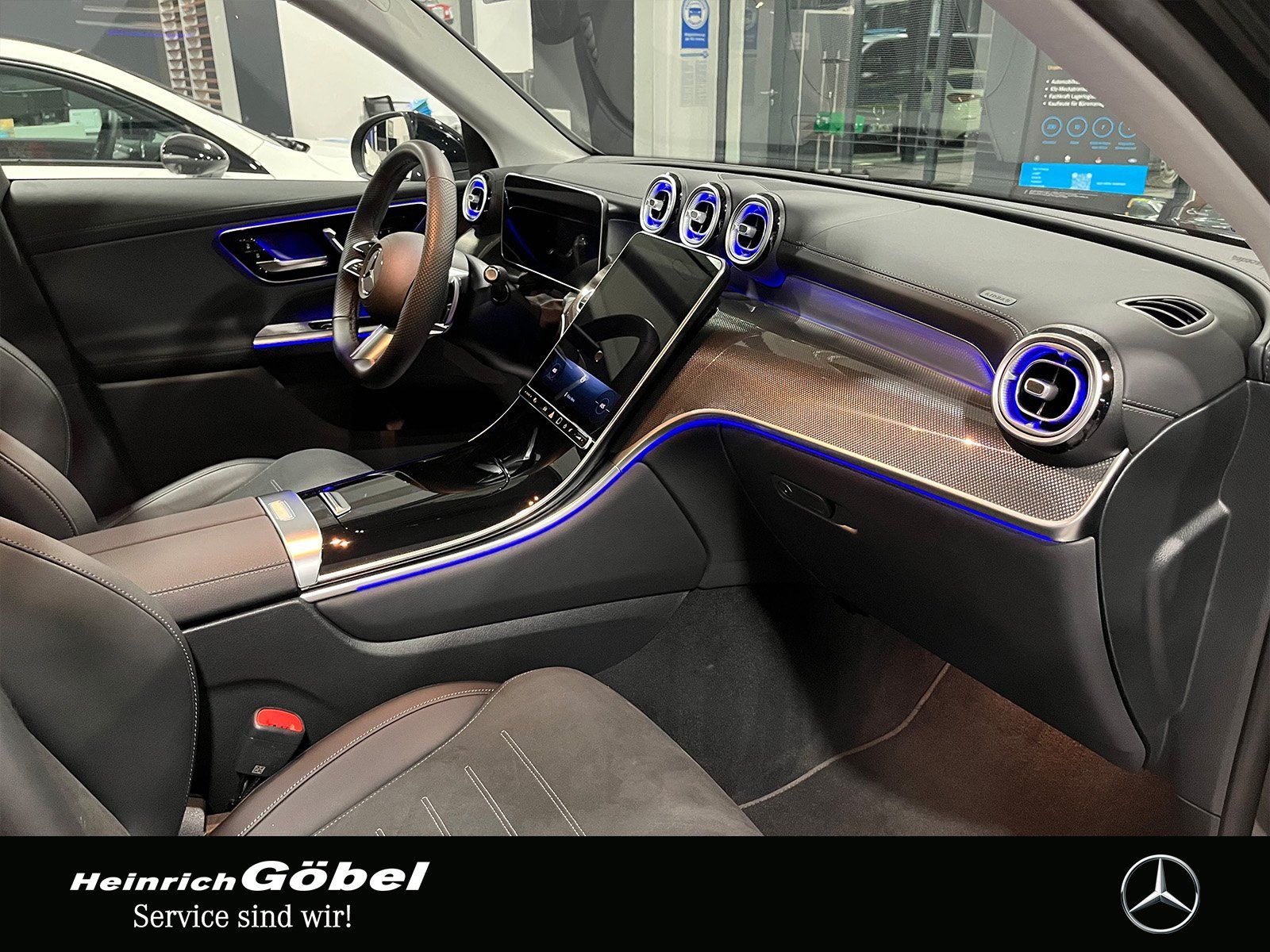 Fahrzeugabbildung Mercedes-Benz GLC 300 d 4M AMG+PANO+AHK+360°+MEMORY+CARPLAY