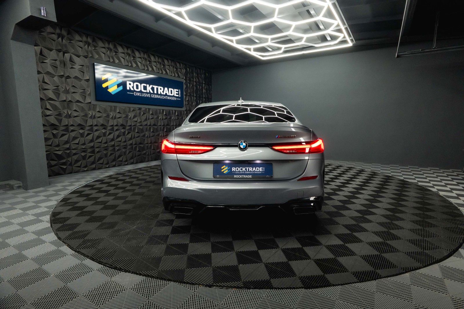 Fahrzeugabbildung BMW M235i xDrive M-Sport Pro Performance Shadow LED