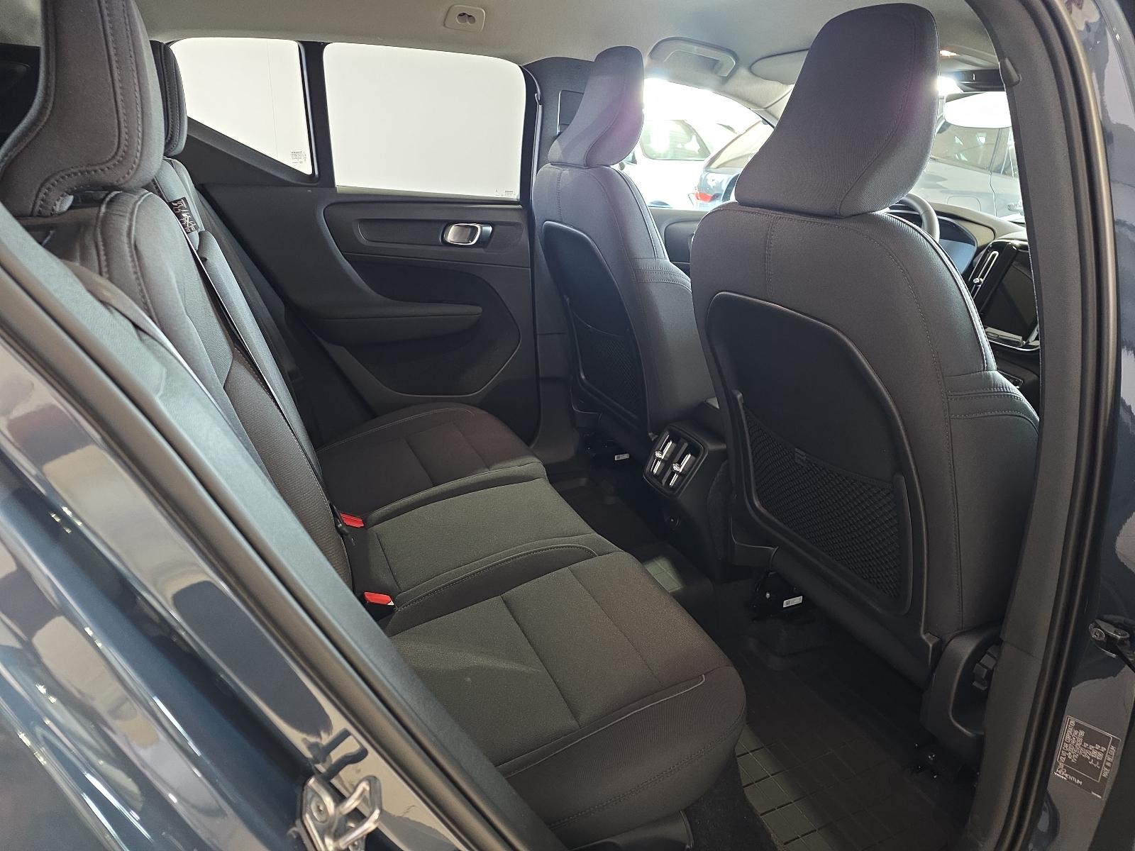 Volvo XC40 T3 Momentum Pro ACC BLIS AHK Kamera LED SHZ