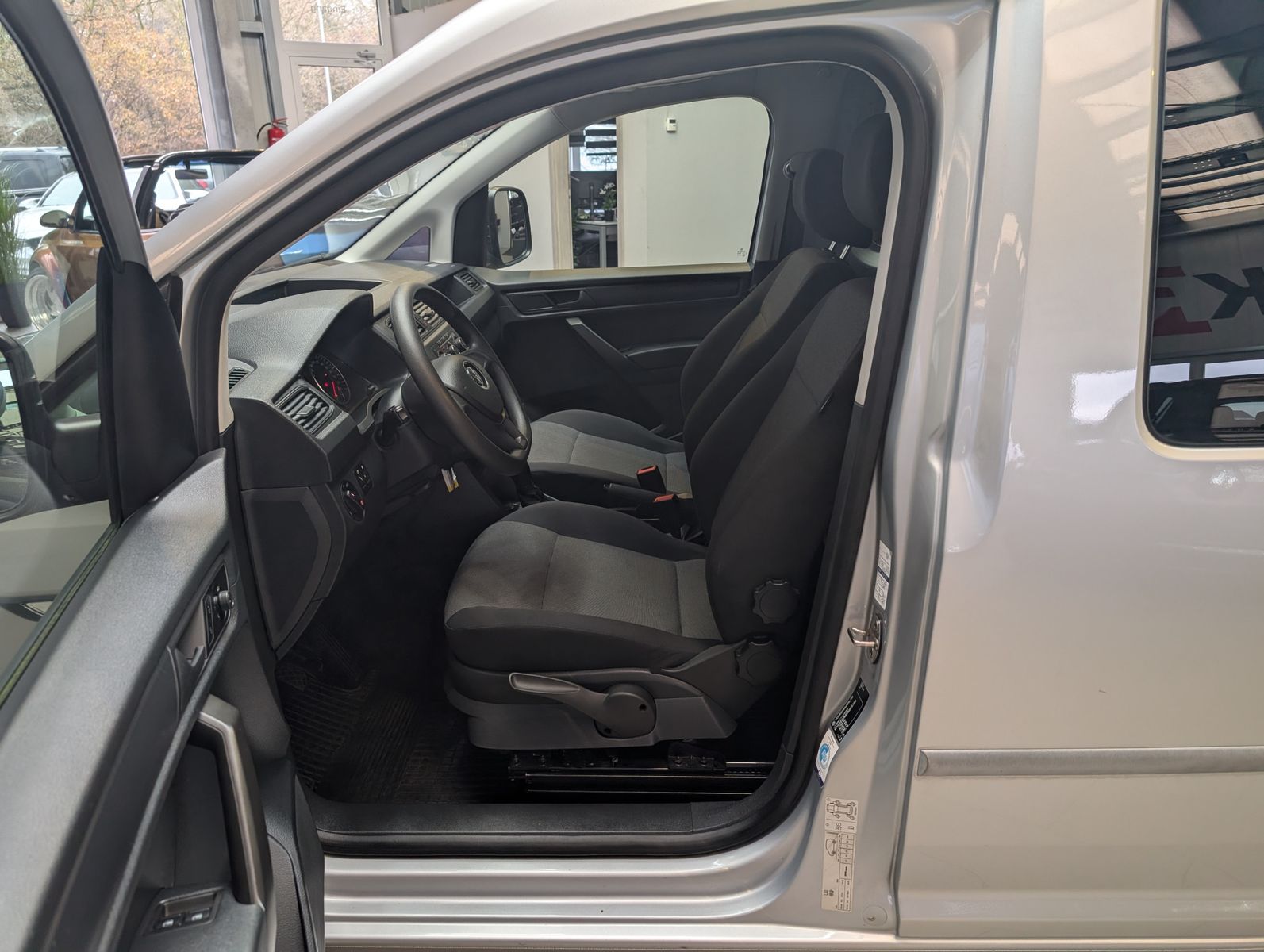 Fahrzeugabbildung Volkswagen Caddy 1.0 TSI BMT Klima Sitzheiz PDC 5-Sitz Temp