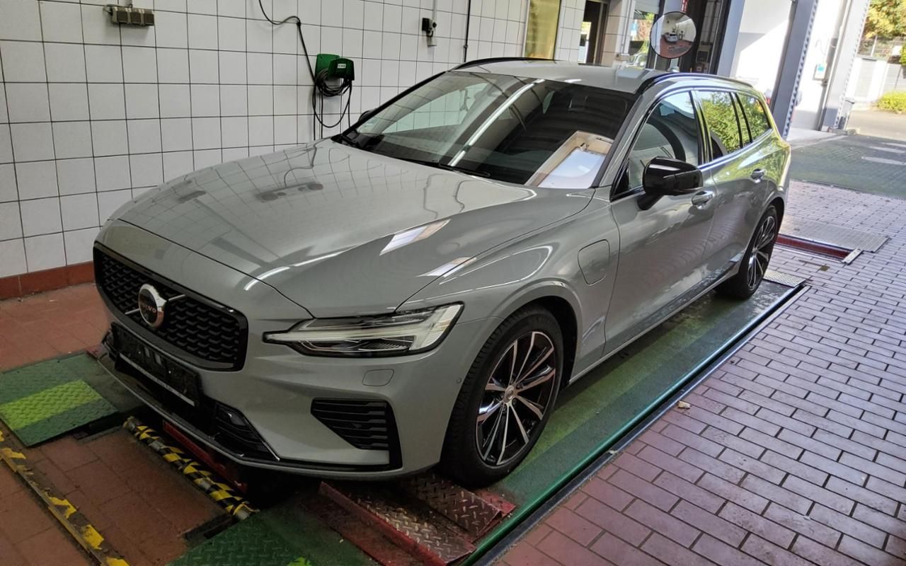 Volvo V60 T8 PLUG-IN AWD PLUS DARK AHK+FAP+WINTERPAK+ imagem 2