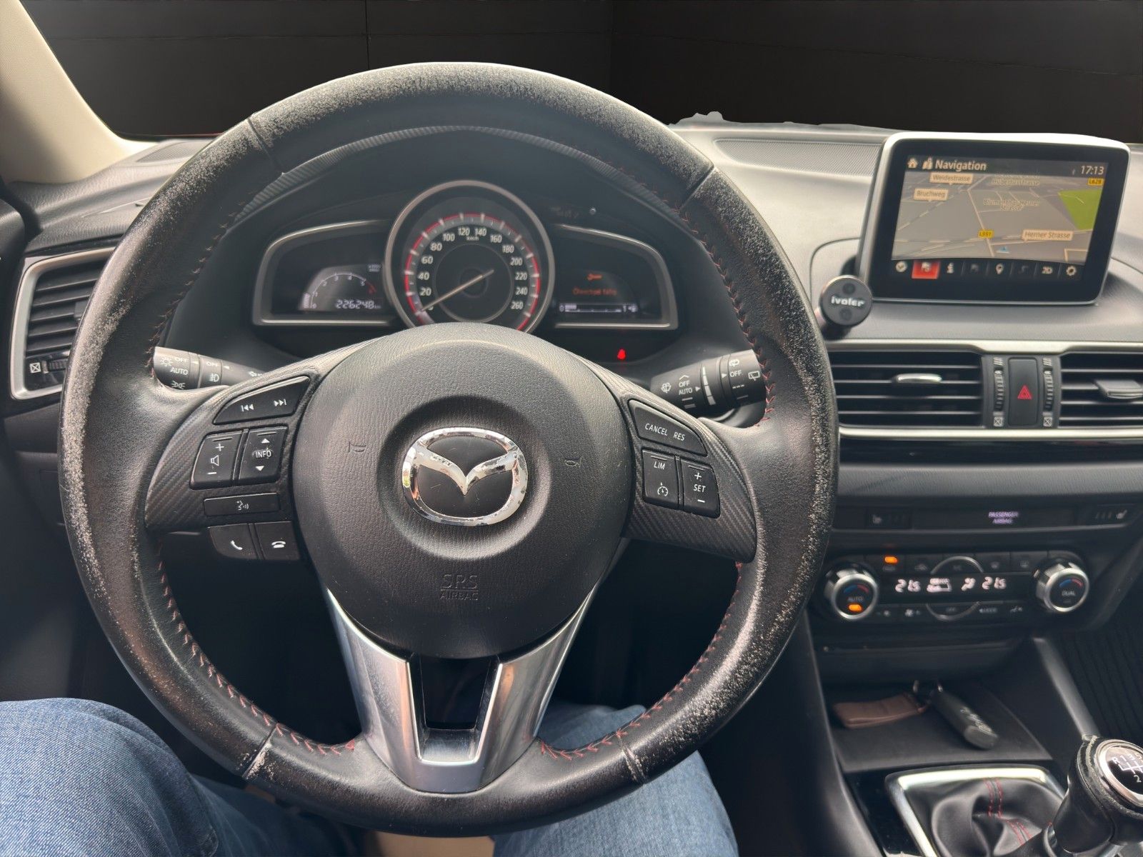 Fahrzeugabbildung Mazda 3 Lim. Center-Line Klimaaut./Sitzheizung/Navi