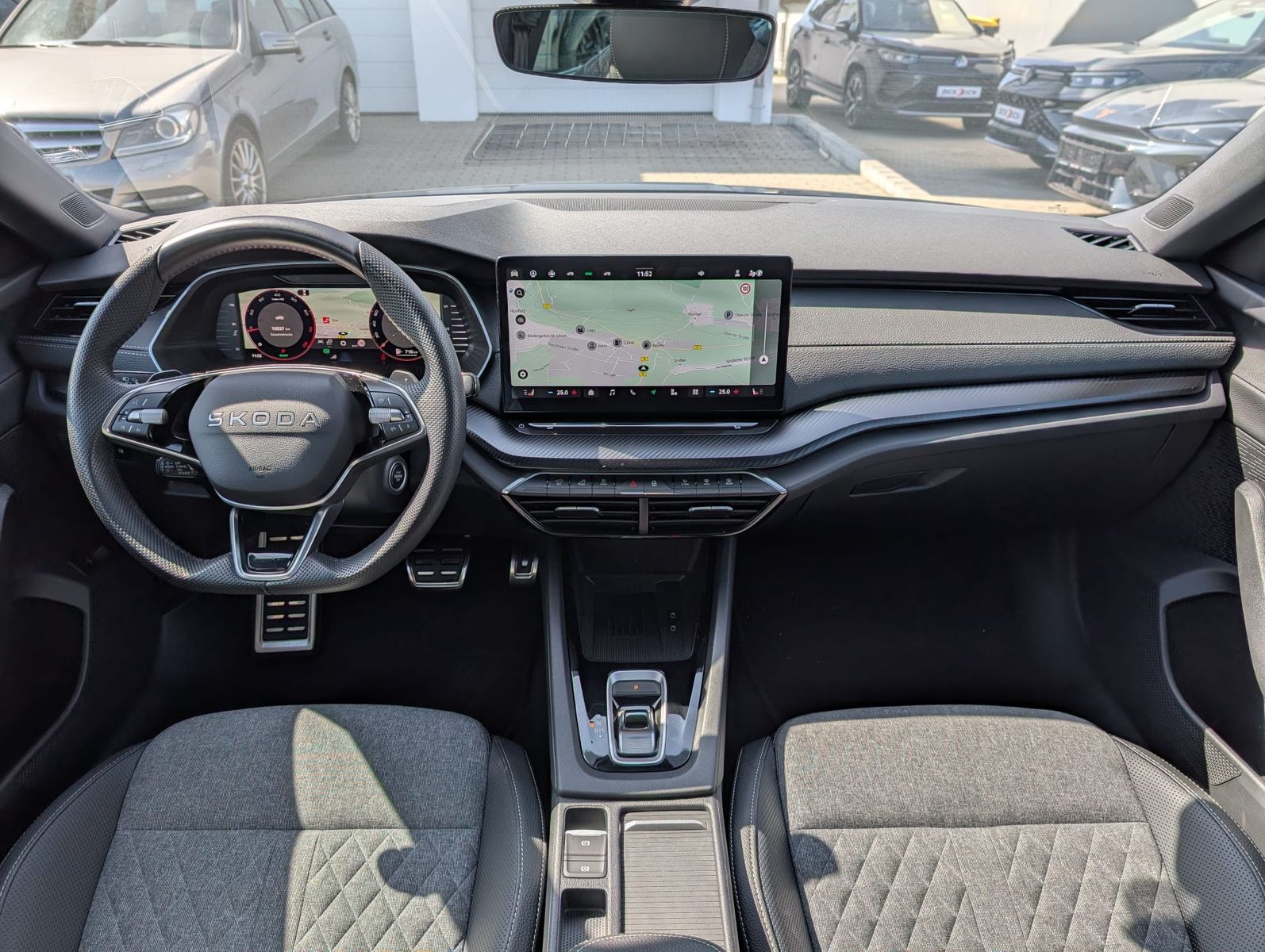 Fahrzeugabbildung SKODA Octavia 1.5 DSG Sportline PANO*MATRIX*AHK*5J.GAR