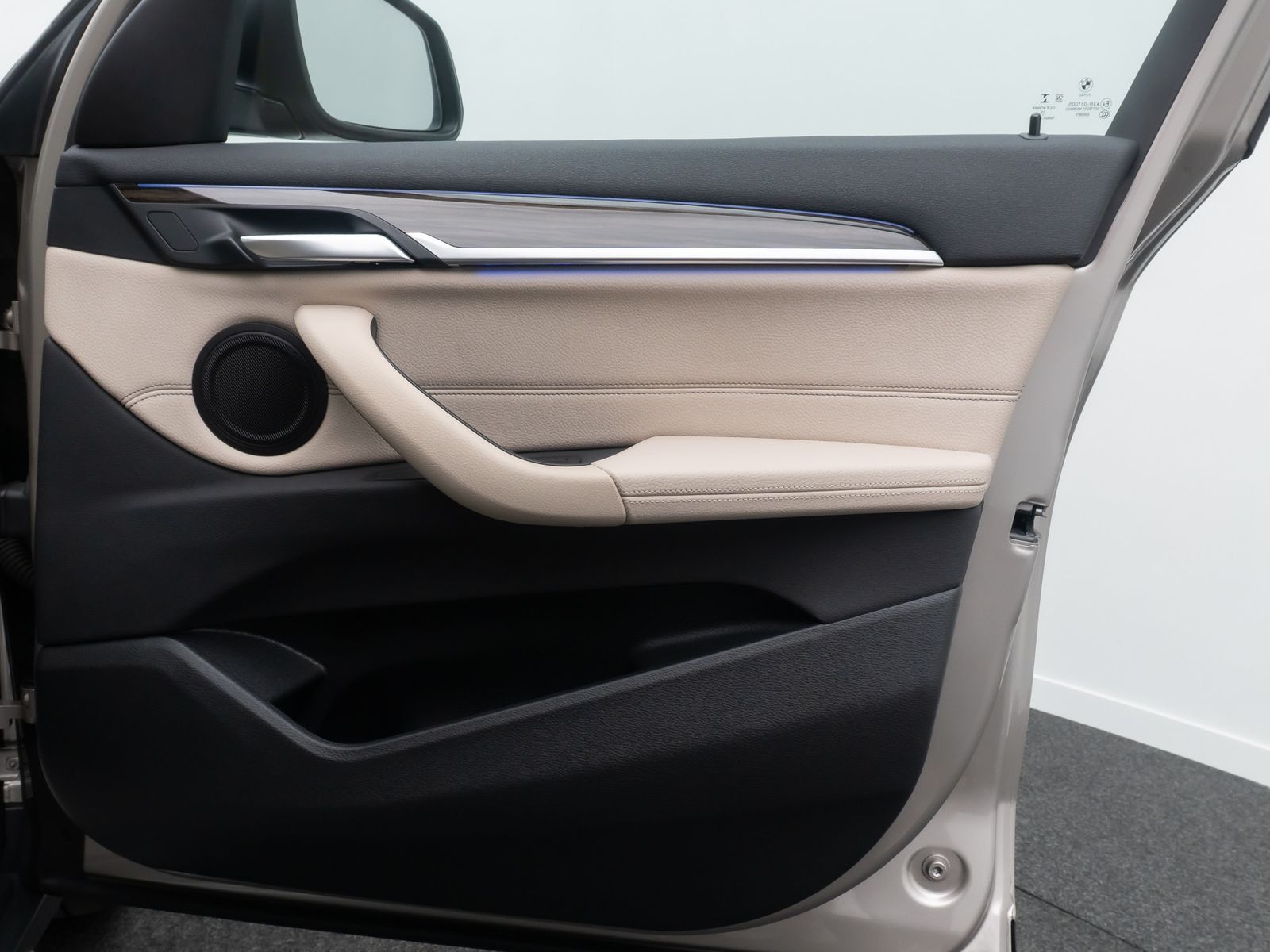 Fahrzeugabbildung BMW X1 sD20i xLine DAB LED M Sportlenkr Leder 18Zoll