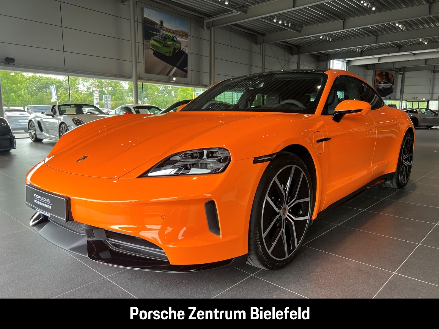 PORSCHE Taycan GTS Pastellorange Soft-Close SurroundView