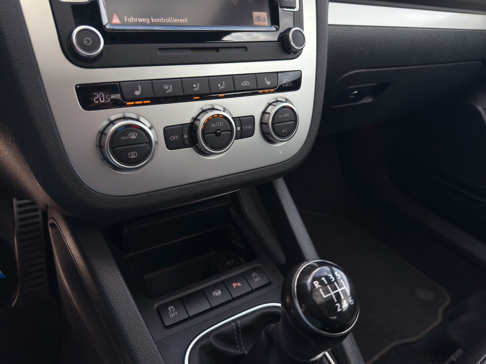 Fahrzeugabbildung Volkswagen Eos Sport&Style *Pano*Kamera*Bi-Xen*Parklenkass*