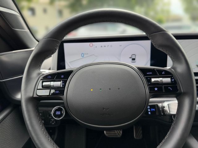 Fahrzeugabbildung Hyundai IONIQ 6 Uniq Elektro 4WD +LEDER+KLIMA+NAVI+UVM+