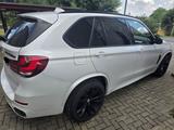 BMW X5 M50 M50d - Sport-Aus*AHK*Head-Up*Navi*Soft - BMW X5 M50 von privat