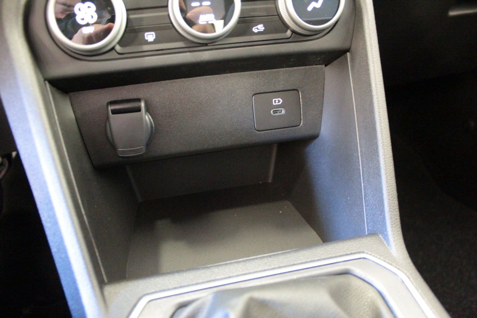 Fahrzeugabbildung Dacia Sandero TCe 90 auto Expression*15204*