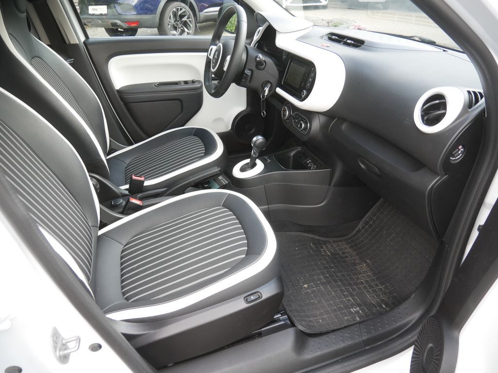 Fahrzeugabbildung Renault Twingo E-Tech KLIMA PDC SHZ RÜCKFAHRKAMERA NAVI