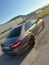 Mercedes-Benz E 350 4MATIC - - Mercedes-Benz E 350 aus 2010: 4matic