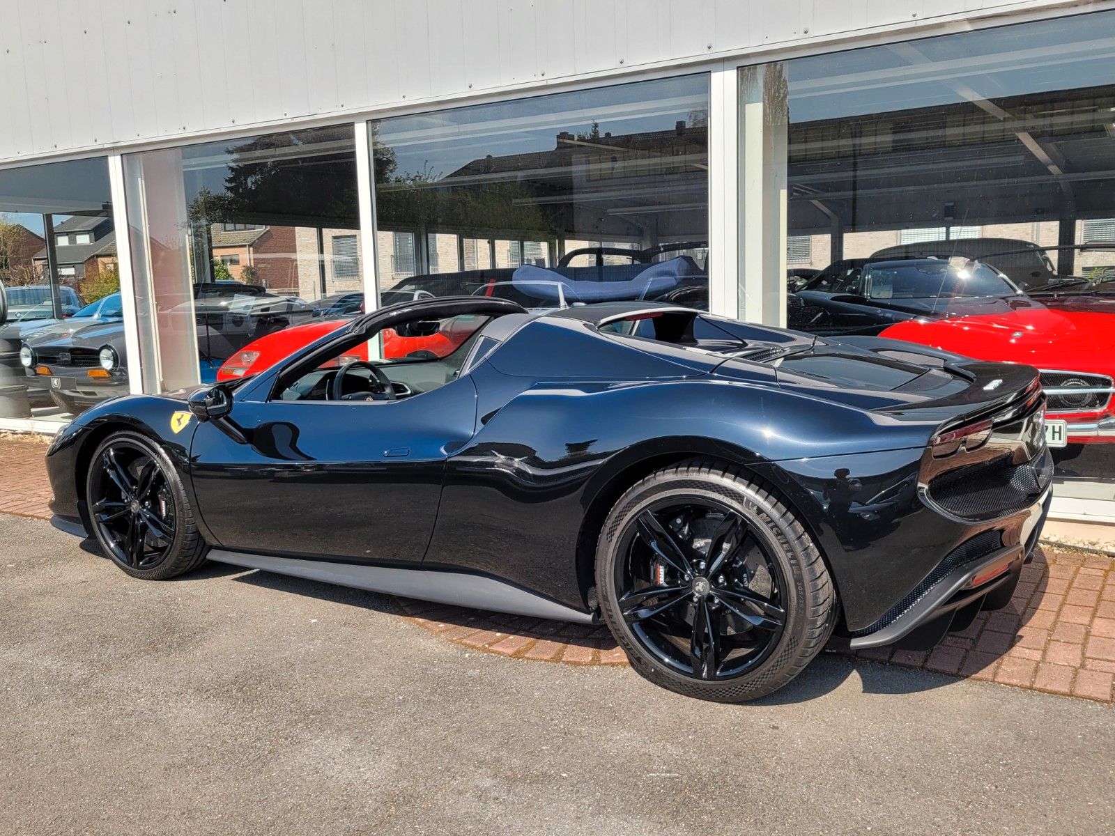 Fahrzeugabbildung Ferrari 296 GTS/All Black/Lift/Daytona/HiFi