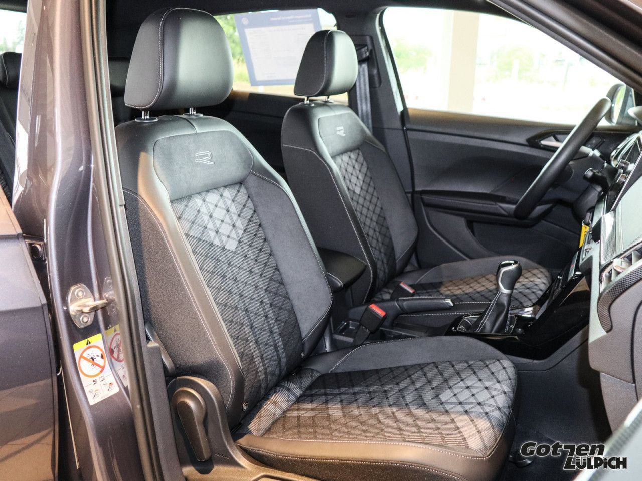 Fahrzeugabbildung Volkswagen T-Cross 1.0 TSI 85 kW R-Line Navi IQ.DRIVE LED
