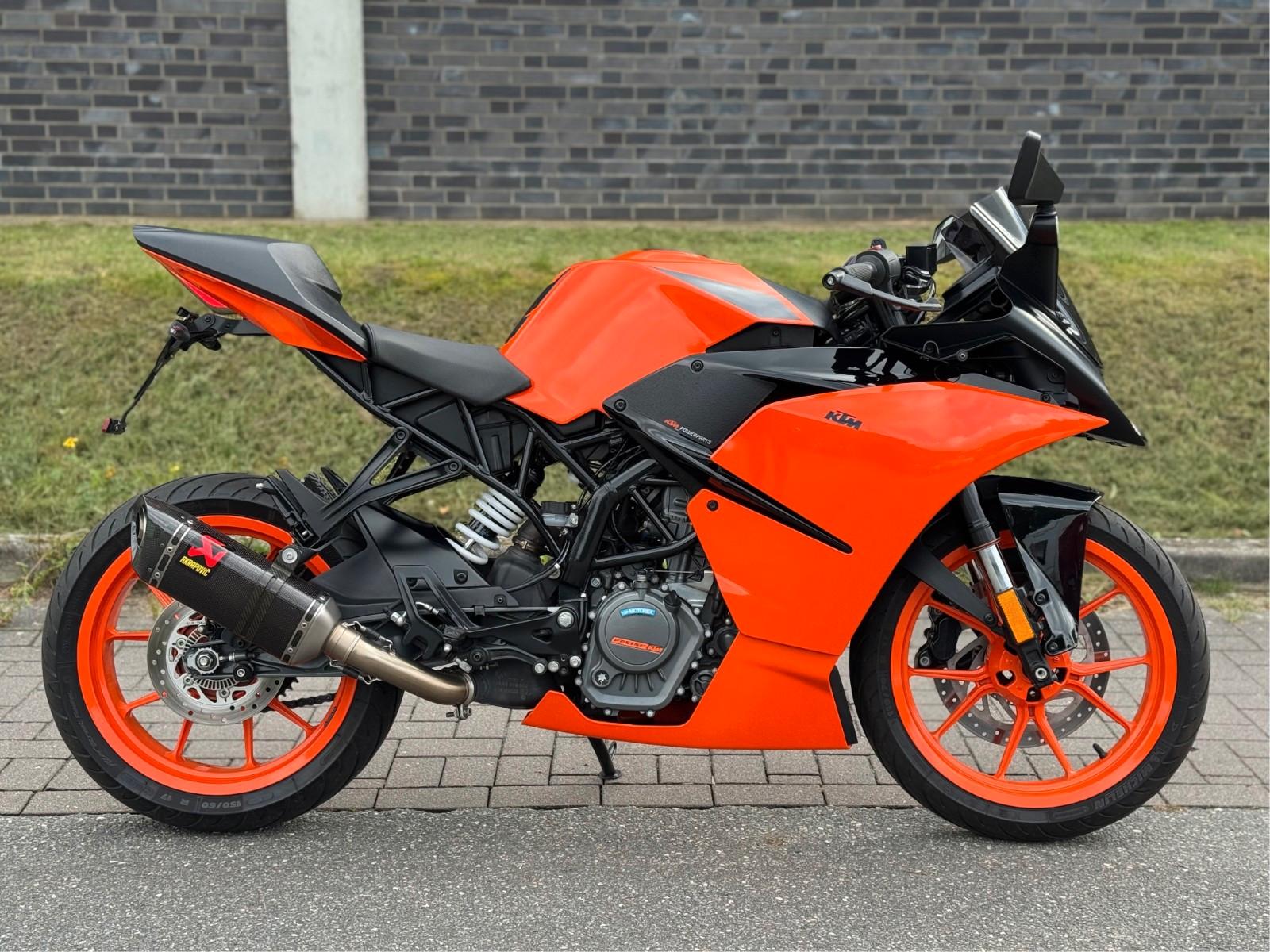 KTM RC 125 *Top Zustand*Service NEU*Akrapovic*