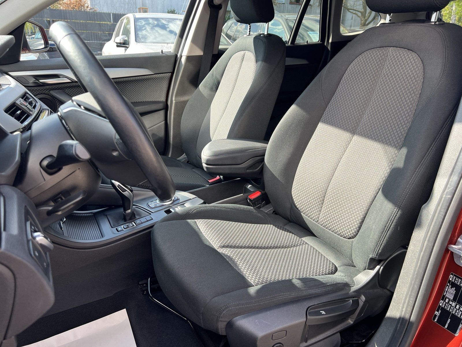 BMW X1 sDrive18i ADVANTAGE NAVI PDC HIFI LED LENKRAD foto 9