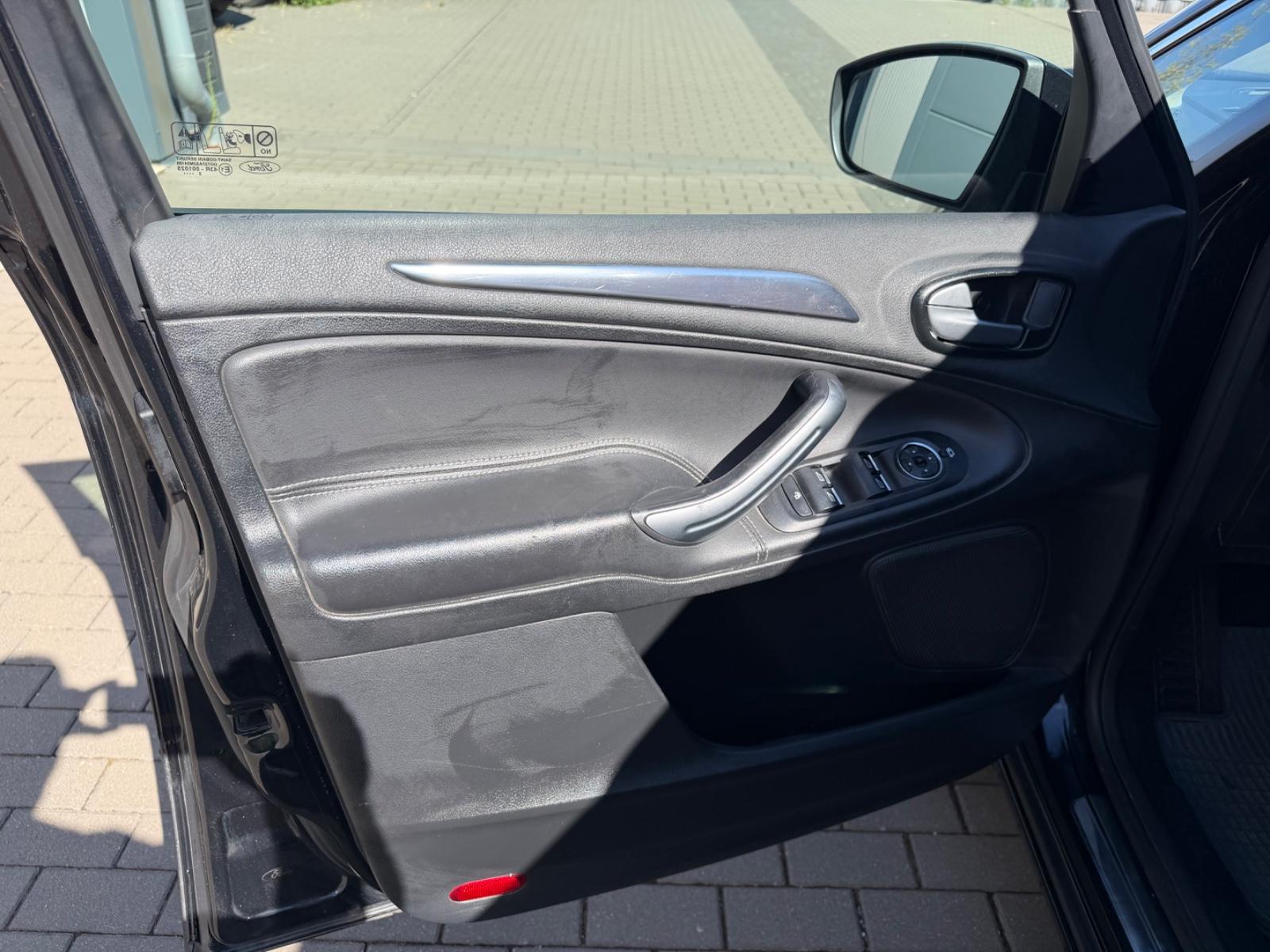 Ford Galaxy 2012 — photo 7