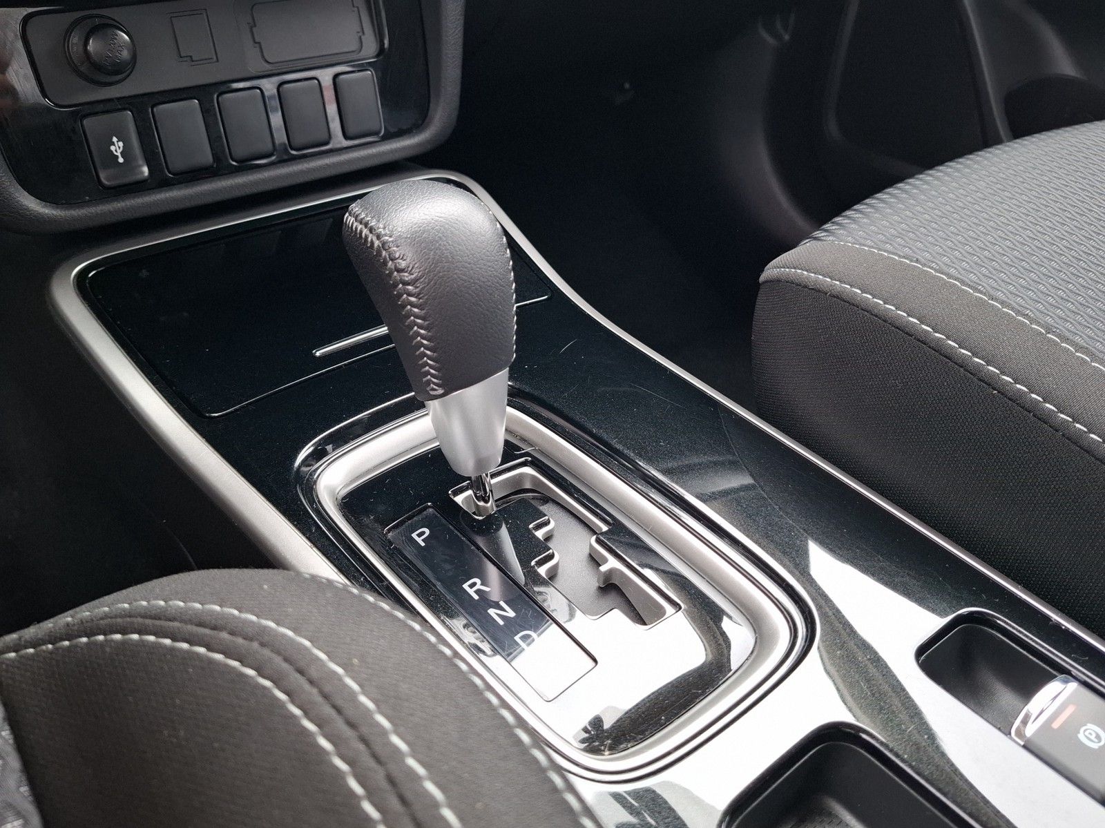MITSUBISHI Outlander 2.0 Diamant Edition+ 2WD AUTOMATIK / N - Image 14