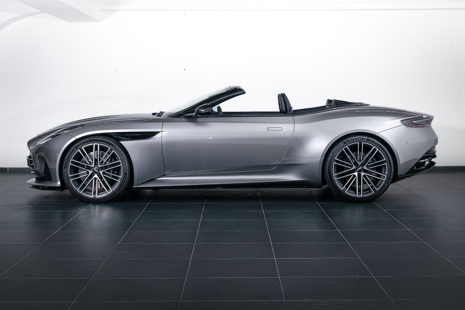 Aston Martin DB12 4.0 V8 Volante imagem 2