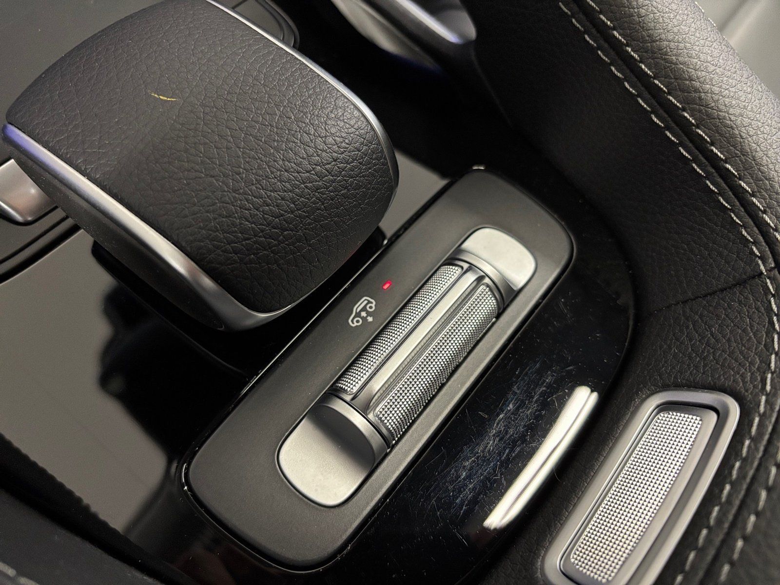 Fahrzeugabbildung Mercedes-Benz GLE 300 d 4M AMG*AHK*Pano*Airmatic*Burmester*360