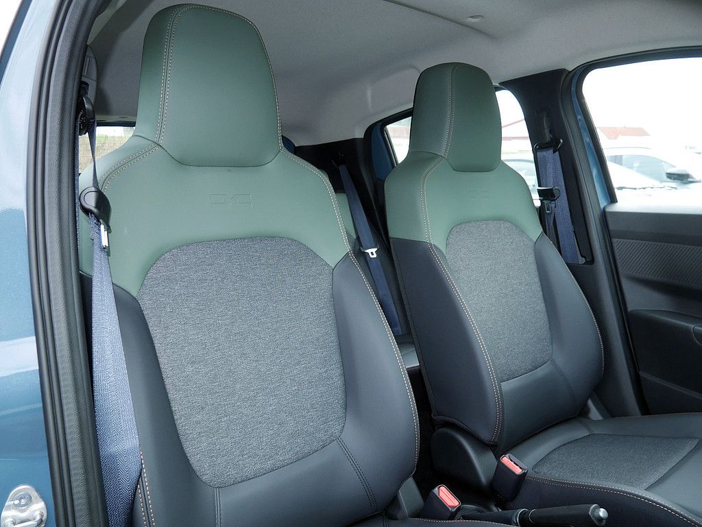 Fahrzeugabbildung Dacia Spring Extreme Electric 100 CCS-Schnellladung