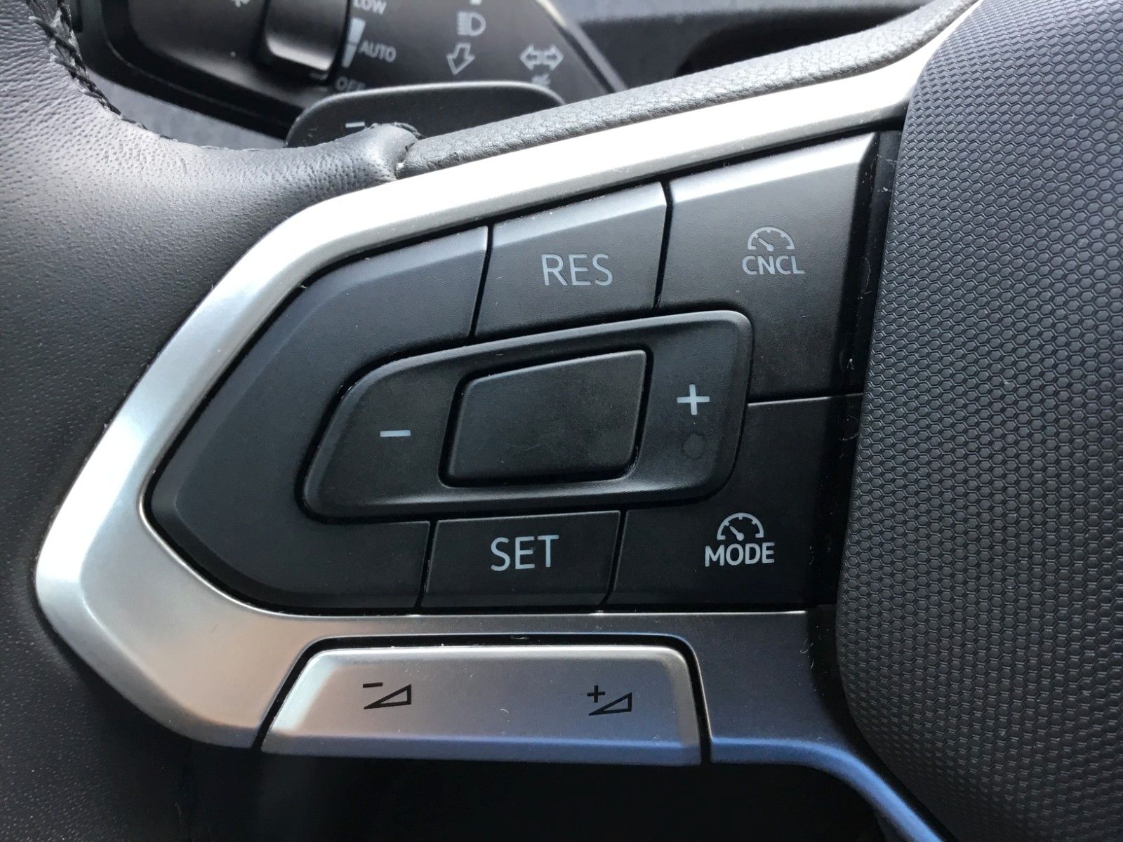 Fahrzeugabbildung Volkswagen Tiguan 1.5 eTSI DSG+AHK+LED+AppConnect+Sitzheizu