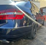 Mercedes-Benz E 250 CDI BlueEFFICIENCY - - Mercedes-Benz E 250: Blau