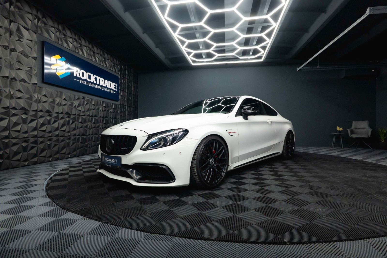 Fahrzeugabbildung Mercedes-Benz C 63 AMG Coupe Edition 1 Night Carbon *ACC*LED*
