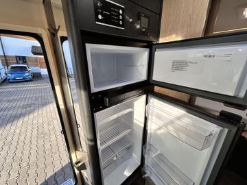 Sunlight Adventure T 69LC 8G Combi 6E SAT TV Heckstützen