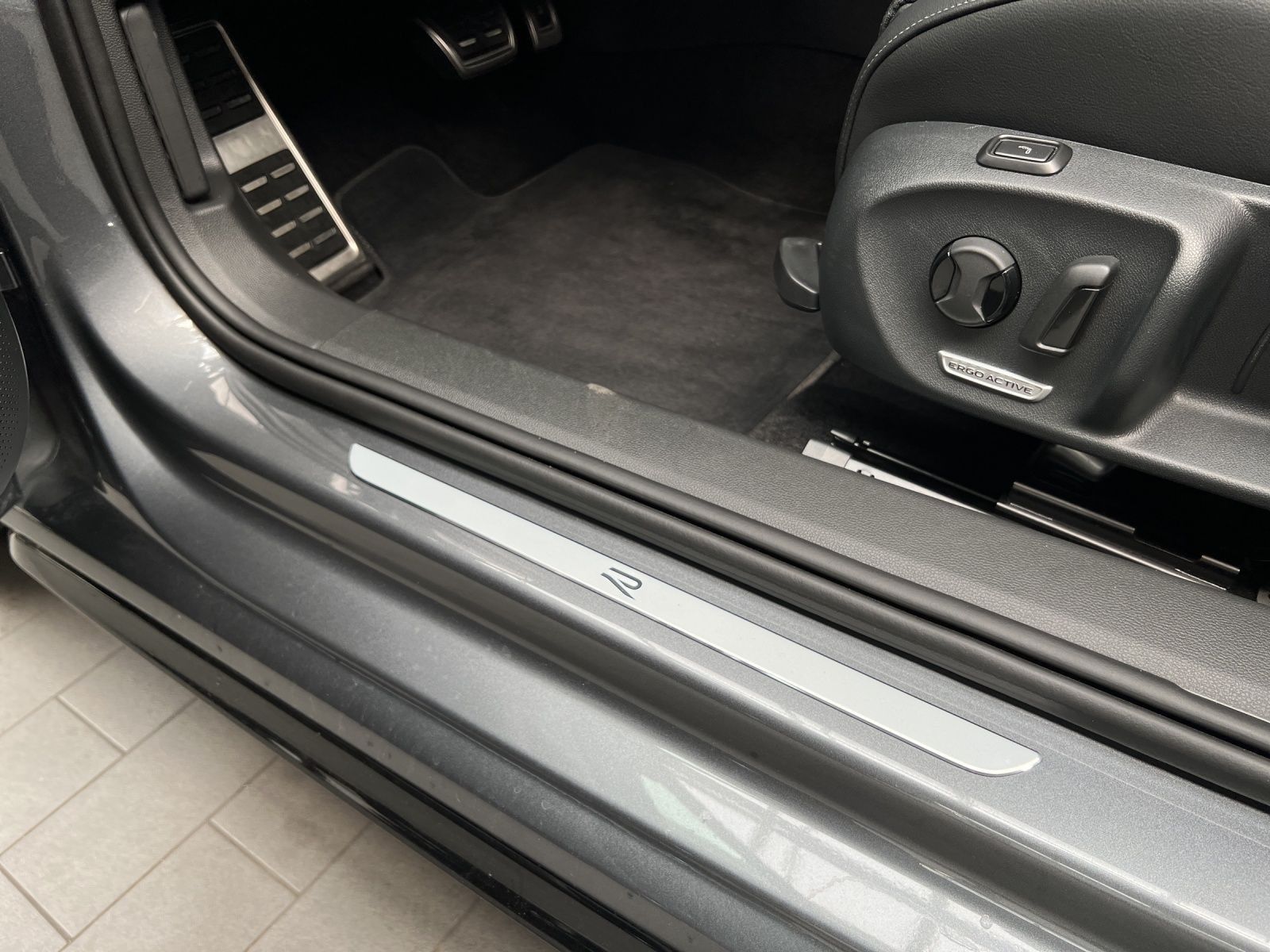 Passat Variant R-Line 1.5 TSI eHybrid AHK*Pano