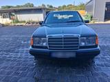 Mercedes-Benz Mercedes W124- 260 E - Mercedes-Benz 260: 260e
