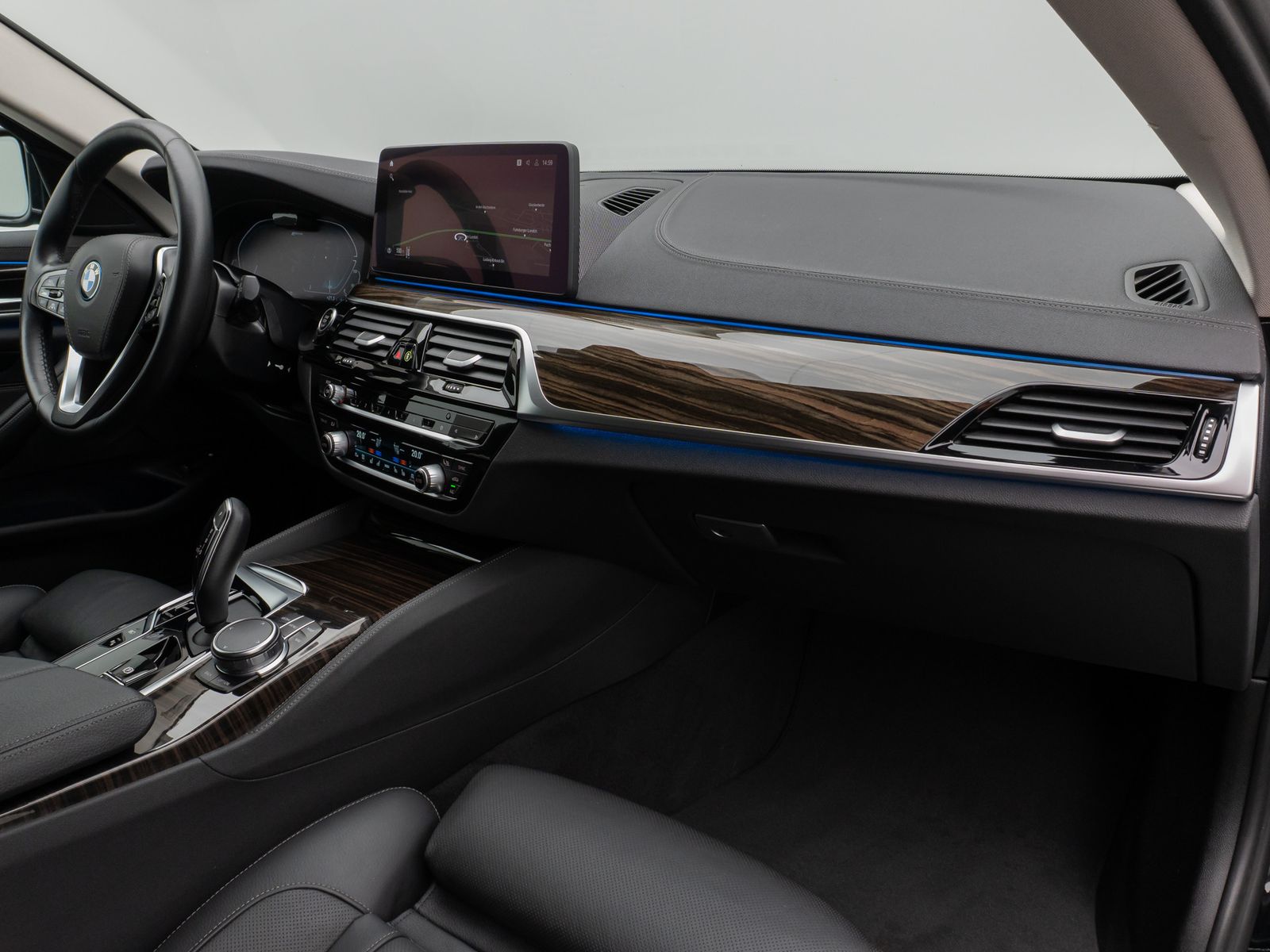 Fahrzeugabbildung BMW 530e xD Luxury Line DAB Komfort HUD Laser HiFi