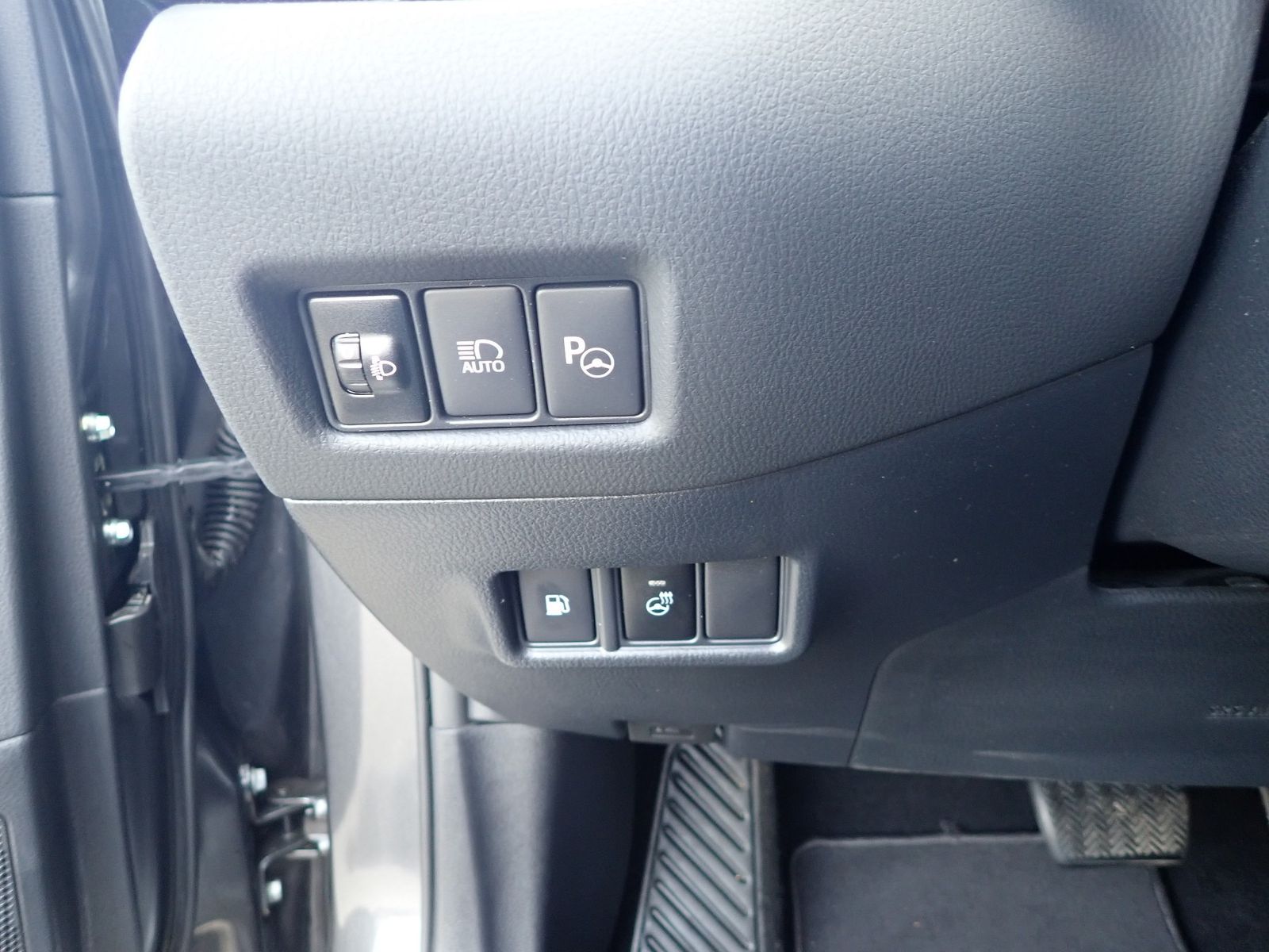 Fahrzeugabbildung Toyota C-HR Hybrid Team D / AHK / KAMERA