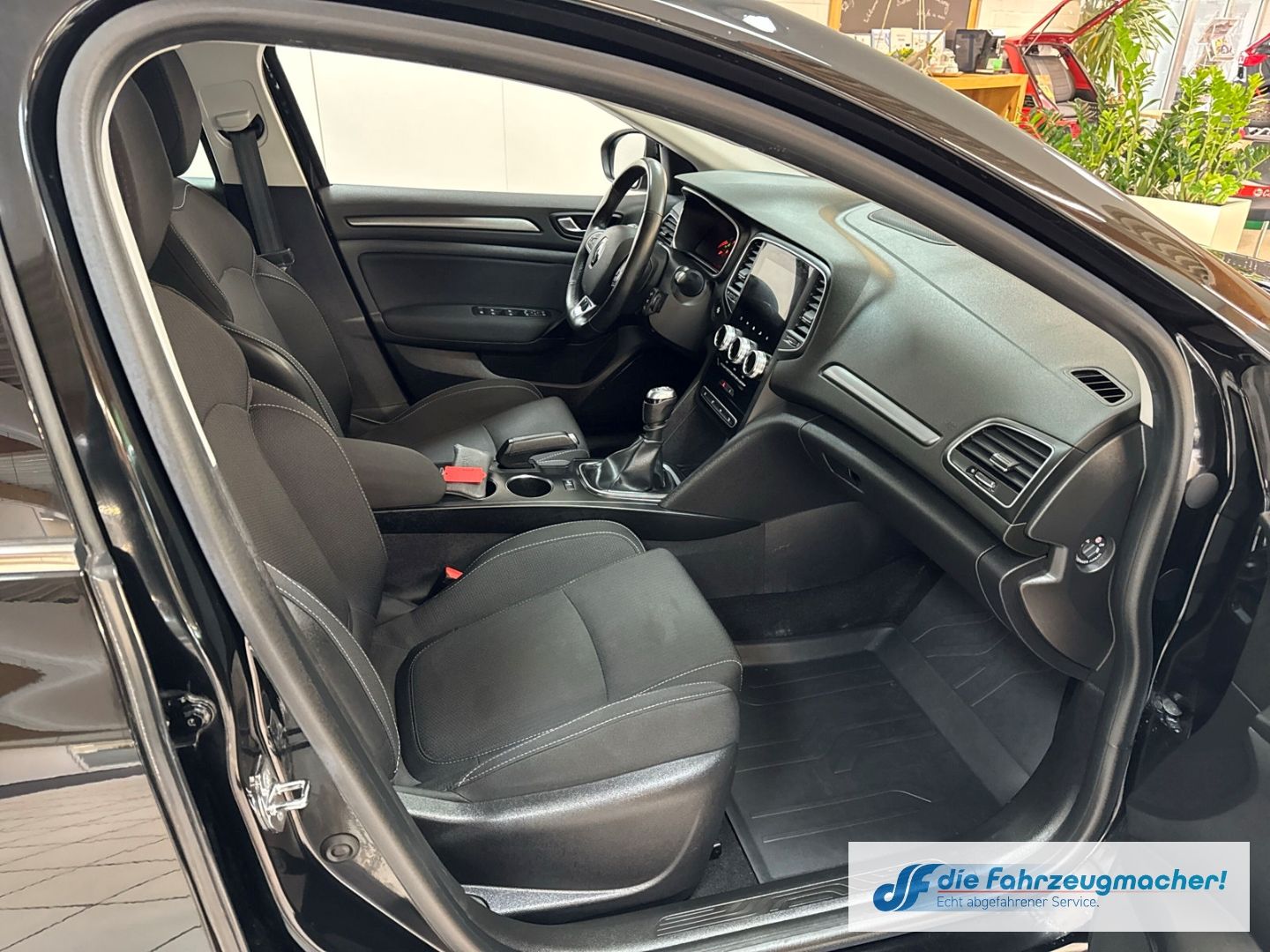 Fahrzeugabbildung Renault Megane IV Grandtour Business Edition 1.3 TCe 140
