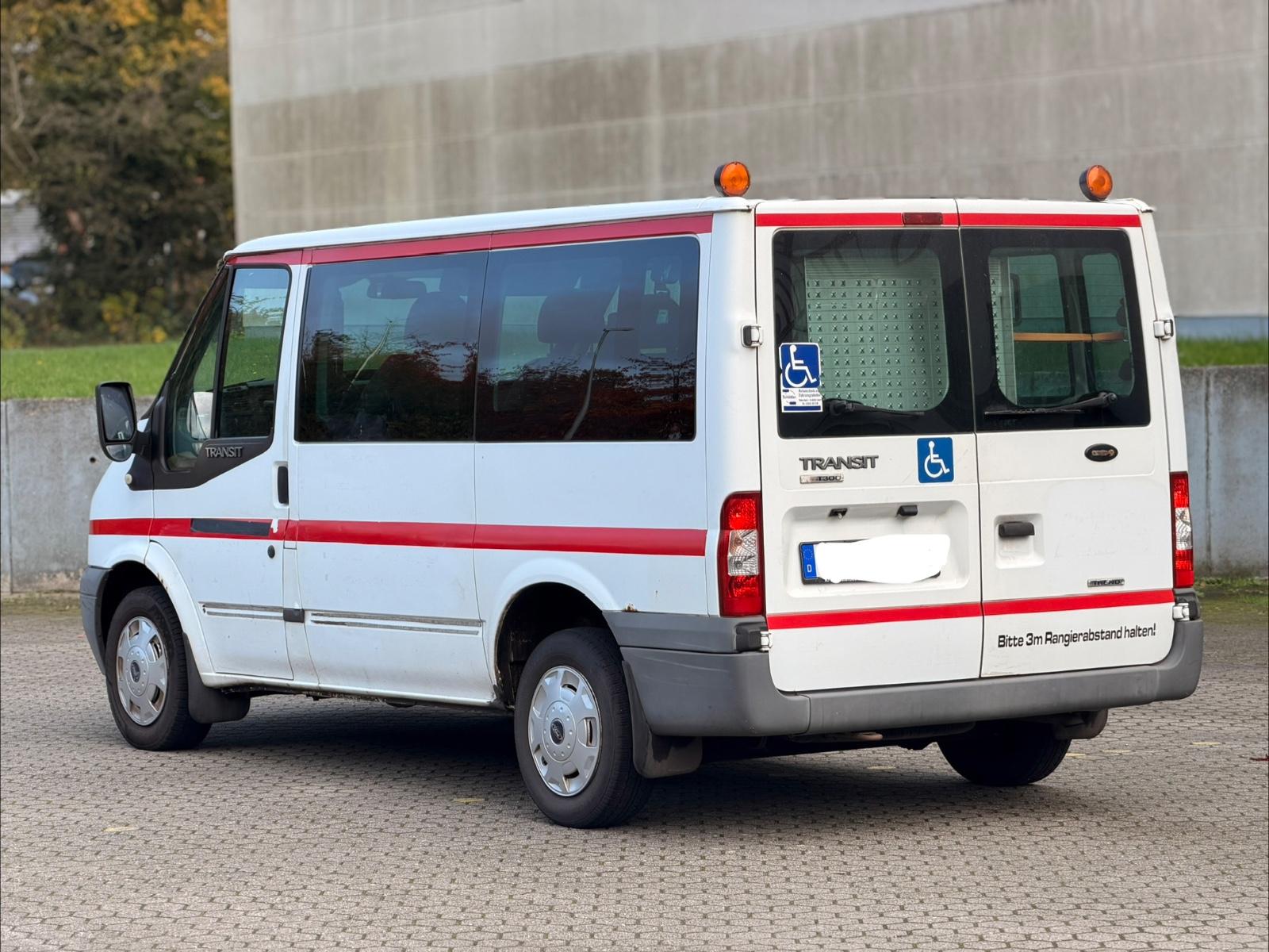 Ford Transit 2010 — interior
