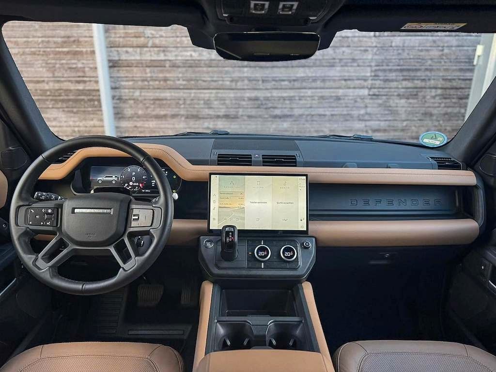 LAND-ROVER Defender 2026