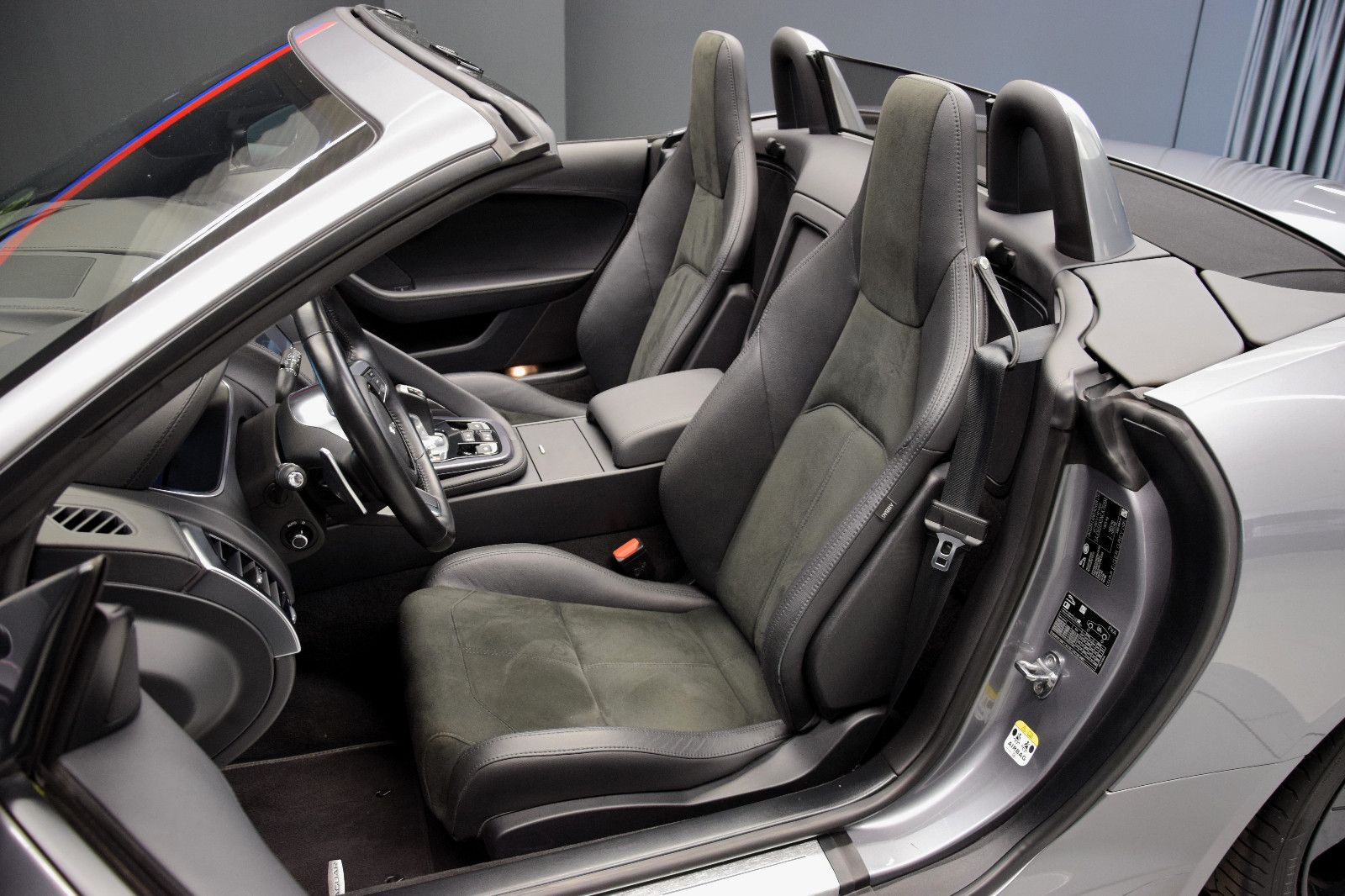 Fahrzeugabbildung Jaguar F-Type Cabriolet R-Dynamic Perf.AGA Temp. Kamera
