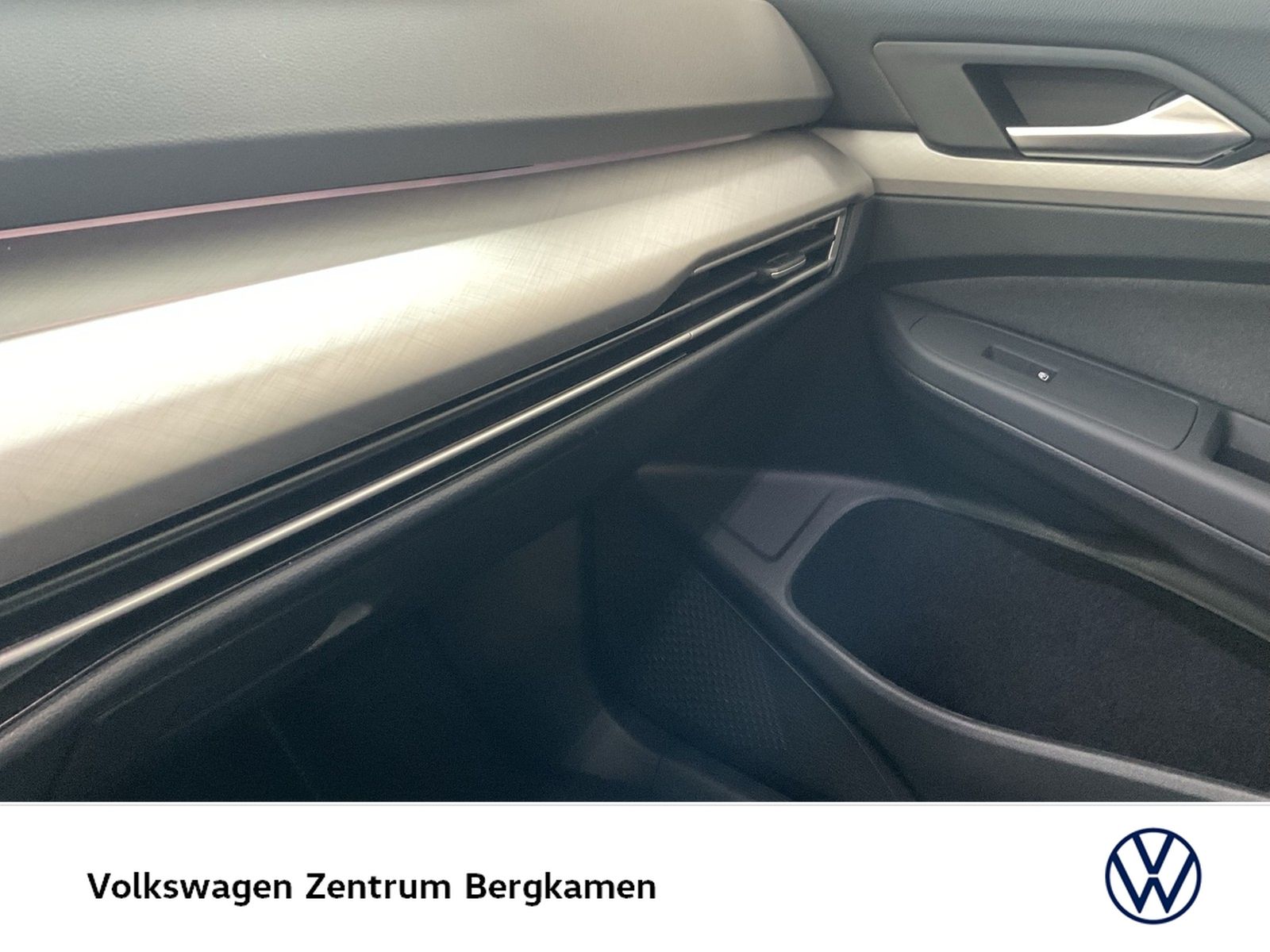 Volkswagen Golf VIII 1.5 eTSI LIFE CAM ACC CARPLAY SITZHEIZ foto 18
