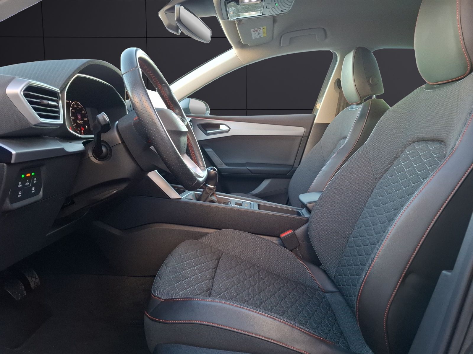 Fahrzeugabbildung SEAT Leon TSI FR LED Navi ACC Park-Assist SH