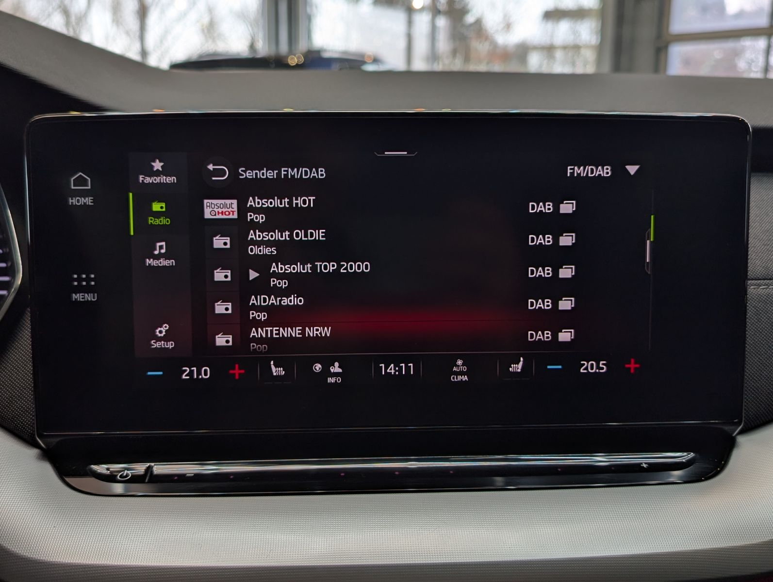 Fahrzeugabbildung SKODA Octavia 2.0 TDI First Edition LED Memory Pano 17