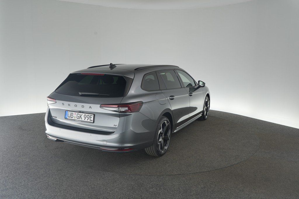 Skoda Superb Combi iV 1.5 TSI DSG Sportline AHK Navi imagem 2