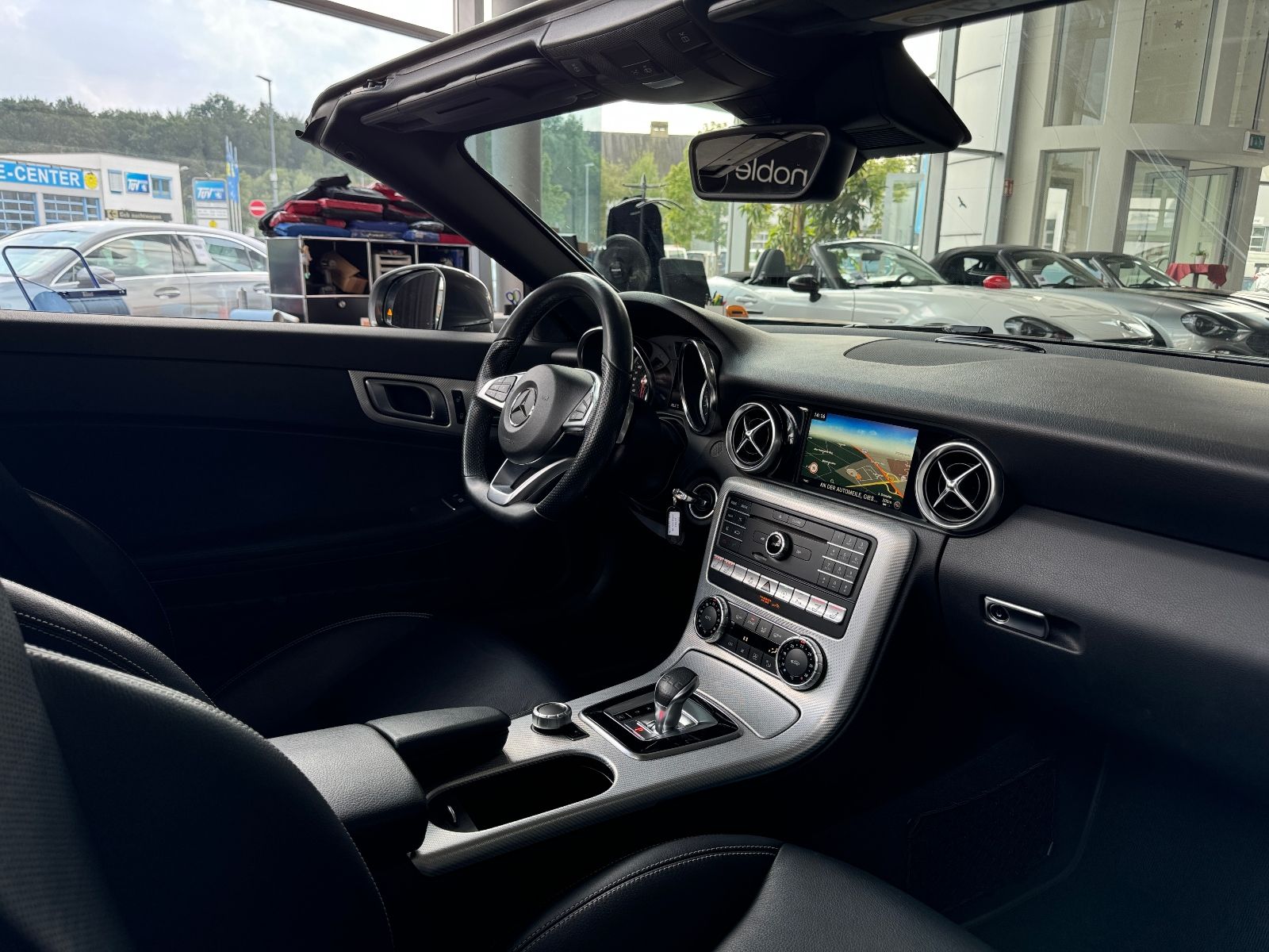 Fahrzeugabbildung Mercedes-Benz SLC 300 AMG Line LED NAV SHZ PDC ALU