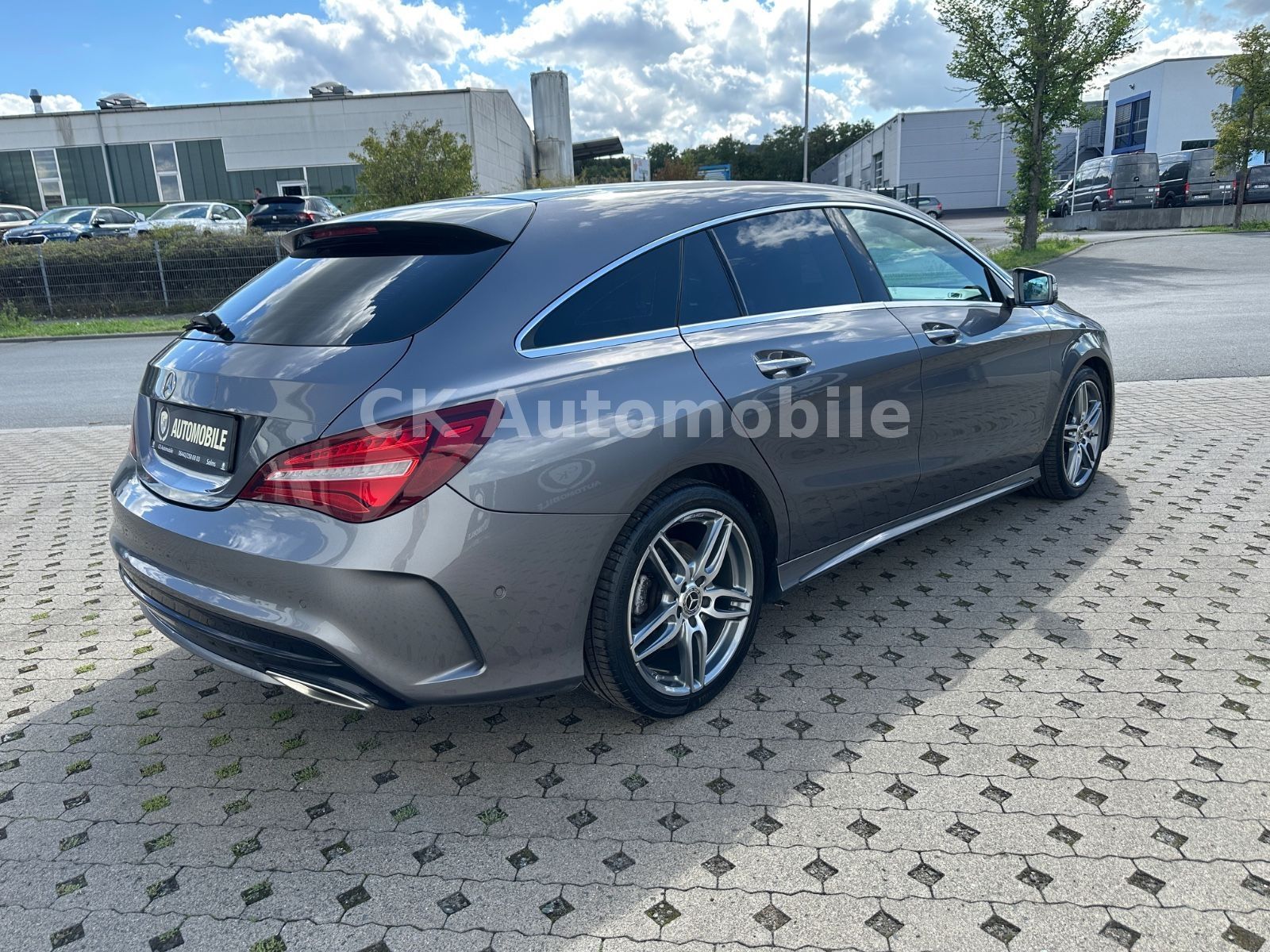 Fahrzeugabbildung Mercedes-Benz CLA 250 Shooting Brake AMG-Line/Navi/LED/ACC/Kam