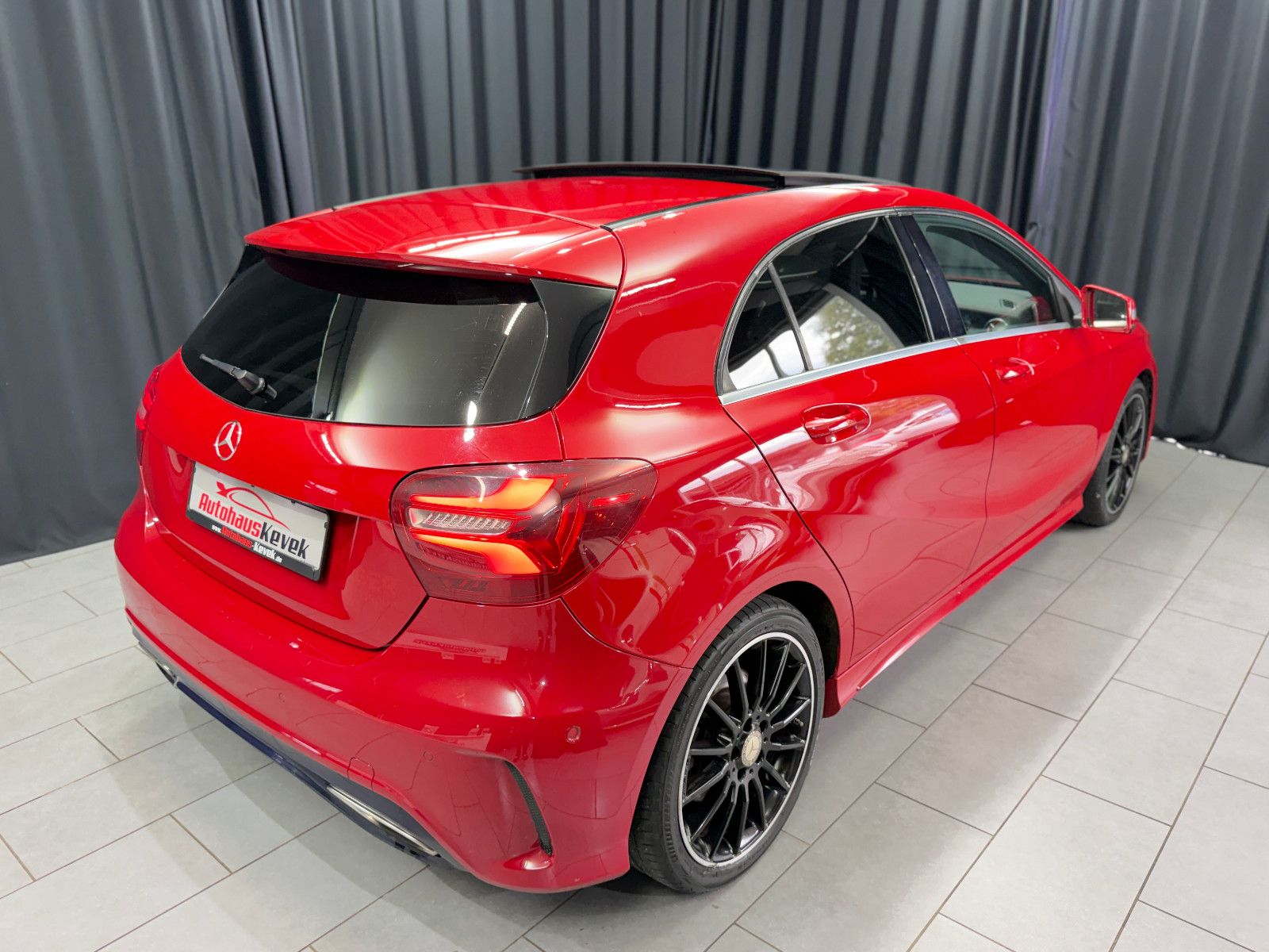 Fahrzeugabbildung Mercedes-Benz A 250 4Matic AMG-LINE|PANORAMA|7G AUTOMATIK|