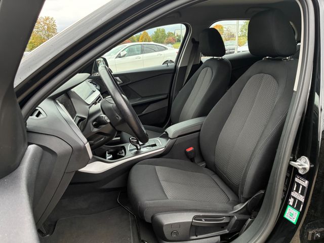 Fahrzeugabbildung BMW 118 i Advantage >AUT/LED/PDC/SHZ<