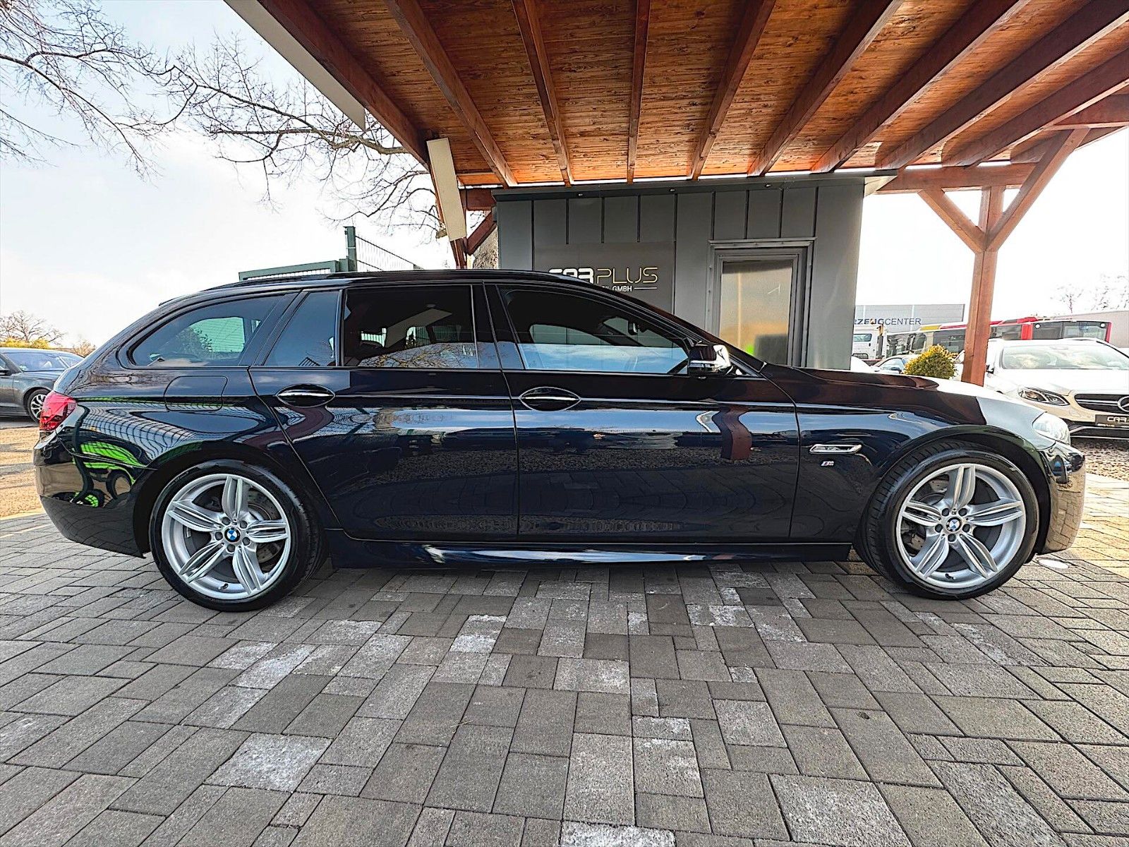 Fahrzeugabbildung BMW 520d xDrive M-Sport Shadow *LED*Head Up*Kamera*