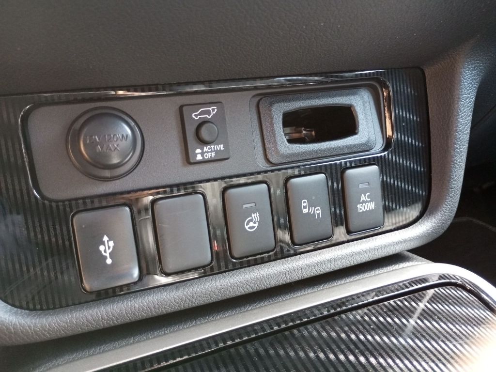 Fahrzeugabbildung Mitsubishi Outlander Plug-in Hybrid PLUS Intro 2.4 4WD AHK