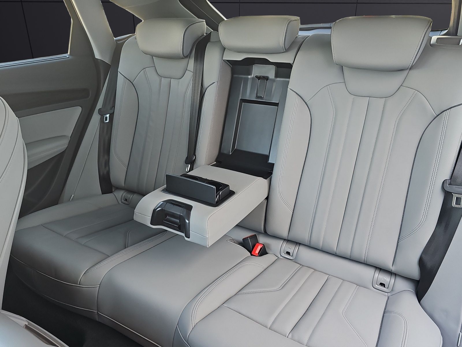 Fahrzeugabbildung Audi Q5 Sportback S line 40 TDI quattro, LUFT MATRIX