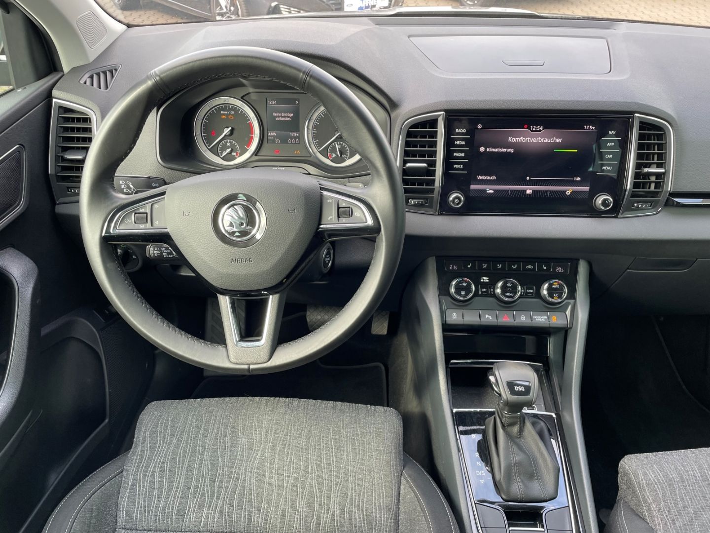 Fahrzeugabbildung SKODA Karoq Style LED Navi totWinkAss induktivLaden