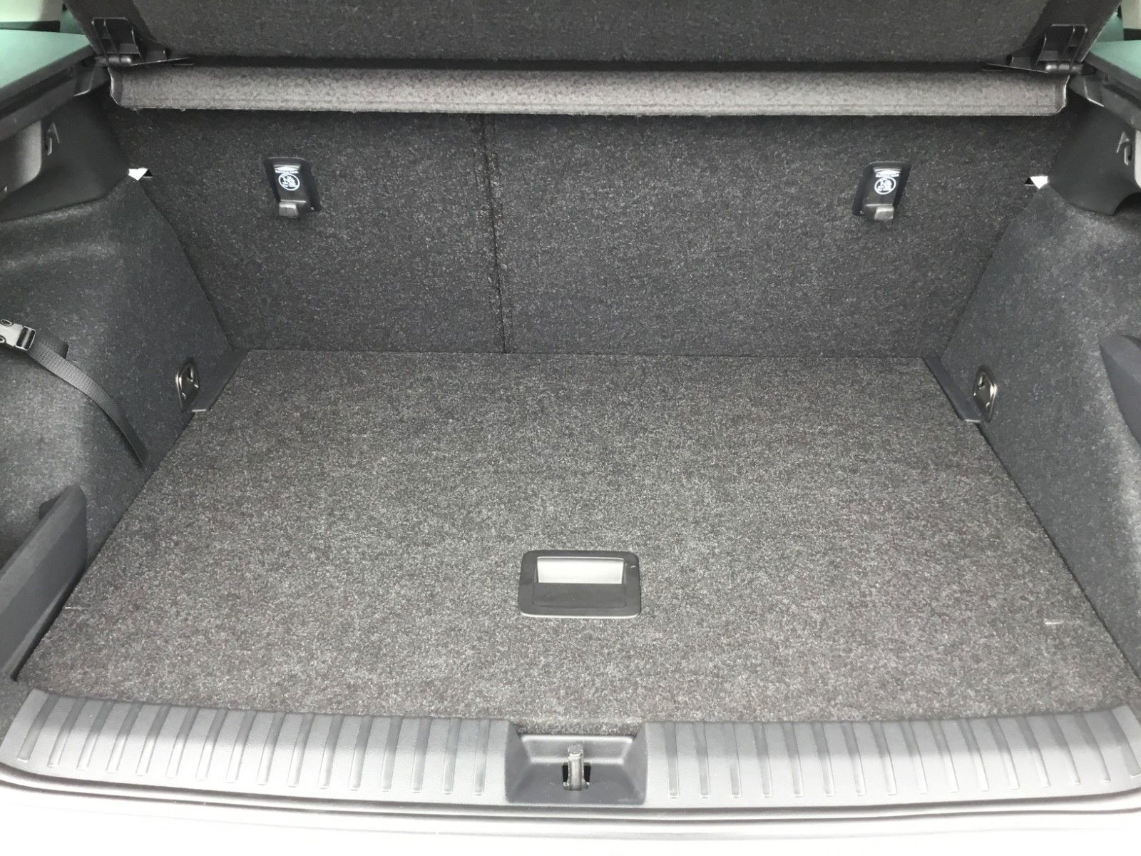 Fahrzeugabbildung SKODA Kamiq 1.5l TSI DSG TOUR+LED+17"+Navi